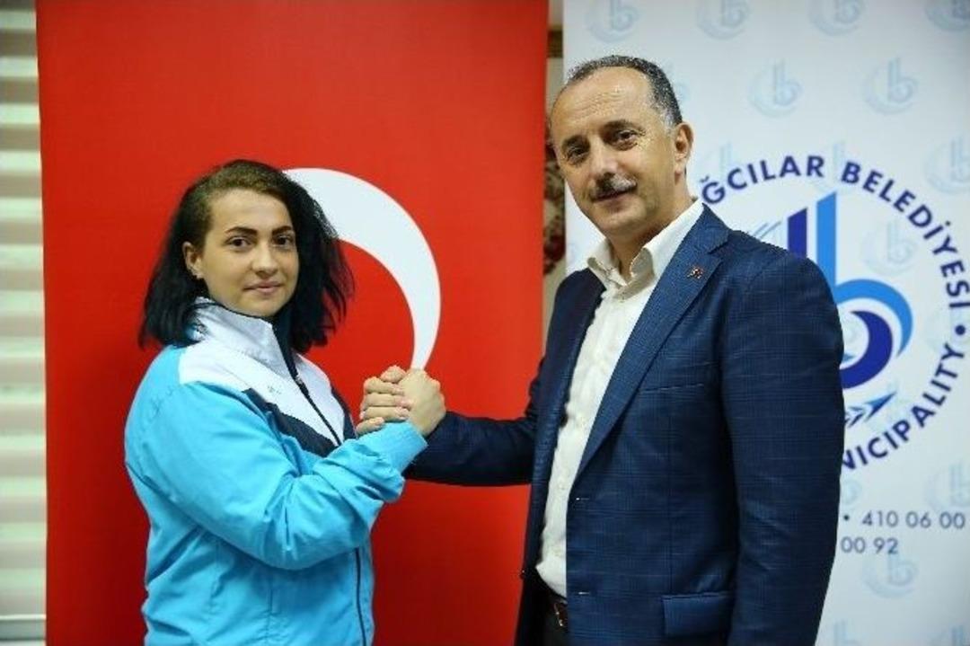 (&ouml;zel Haber) Babasına &Ouml;zenen Gen&ccedil; Kız D&uuml;nya Şampiyonu Oldu