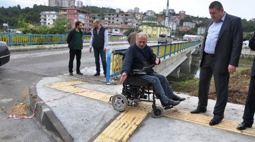 Alaplı&rsquo;da Kaldırımlar G&ouml;rme Engelliler İ&ccedil;in D&uuml;zenleniyor