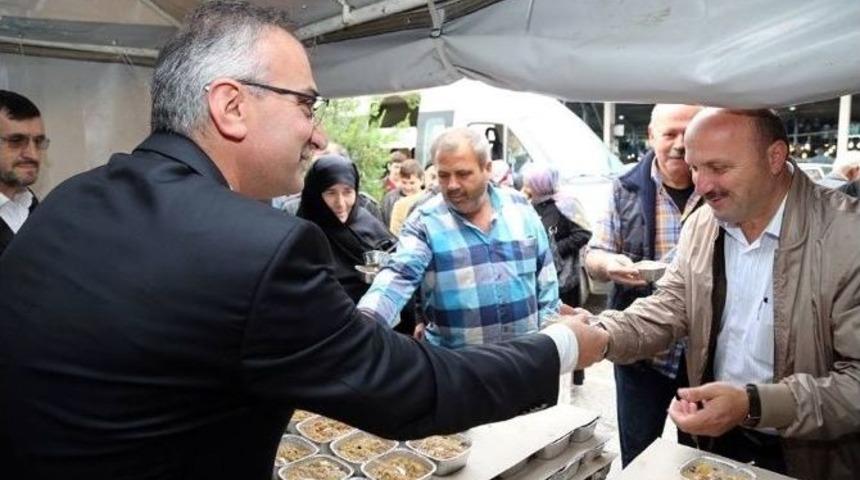 Sapanca Belediyesi 7 Bin Kişiye Aşure Dağıttı