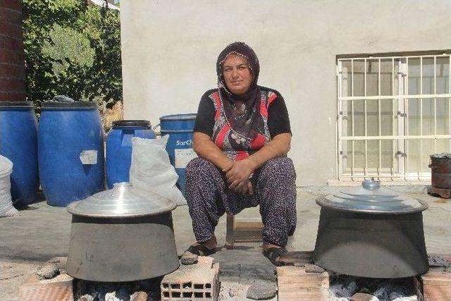 (&ouml;zel Haber) Kadın Patron, 2 Kadın İş&ccedil;isi İle Birlikte Leblebi Fabrikası A&ccedil;tı 3