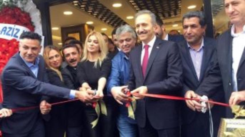 Tatlısan Baklavacısı &Uuml;nl&uuml; İsimlerin Katılımıyla A&ccedil;ıldı