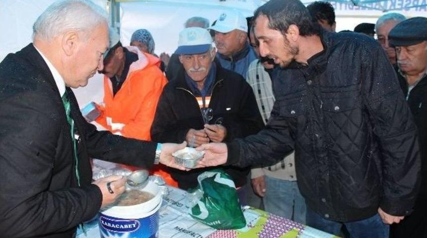 Lapseki Belediyesinden Aşure İkramı