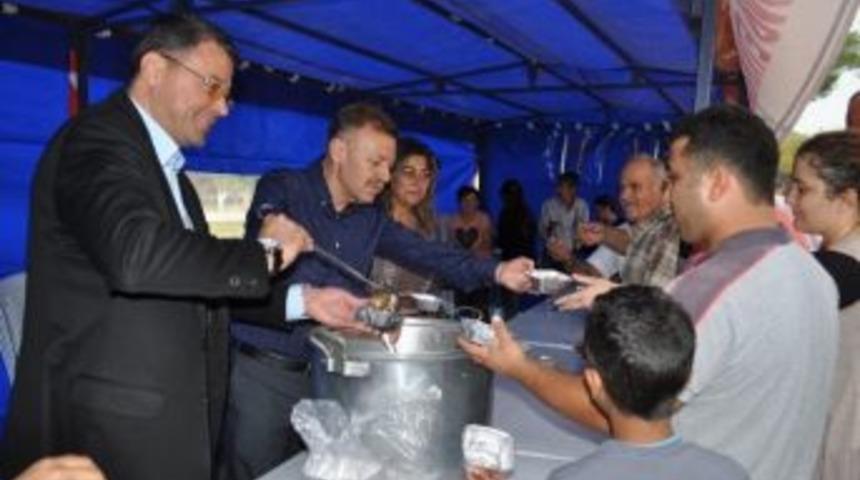 Silifke Belediyesi&rsquo;nden 3 Bin Kişiye Aşure İkramı
