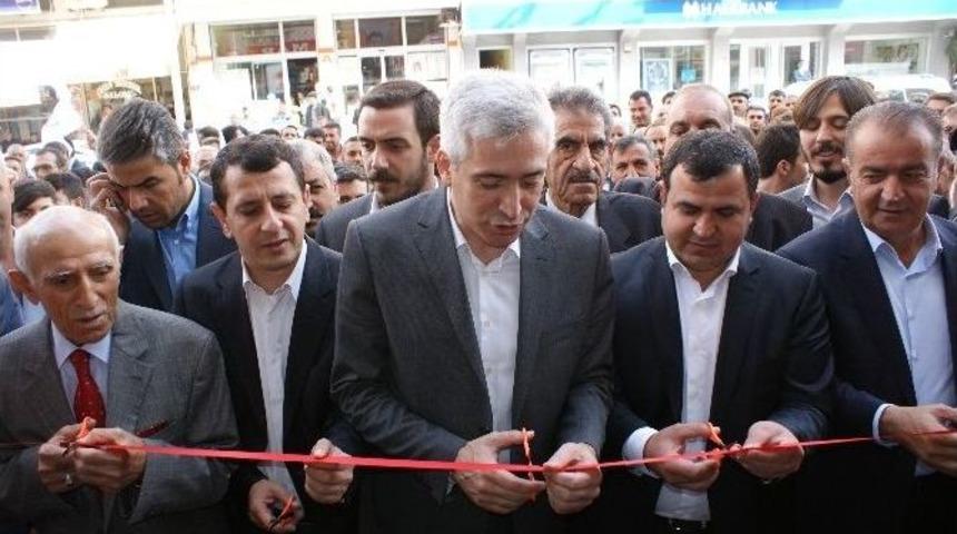 Ak Partili Adaylar &Ccedil;ermik&rsquo;te Se&ccedil;im B&uuml;rosunu A&ccedil;tı