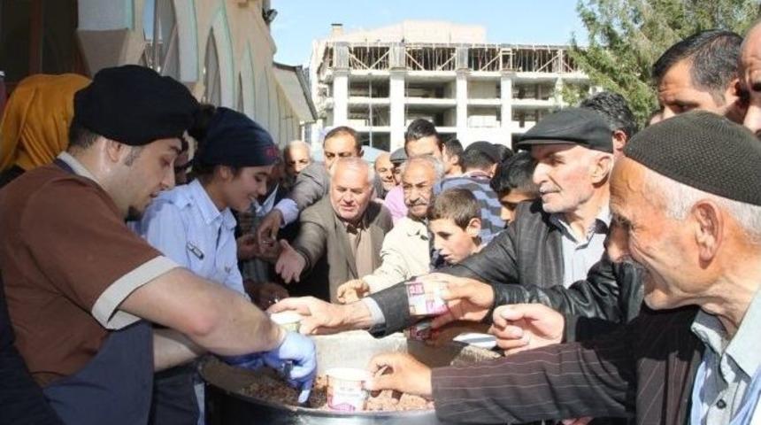 Vedaş&rsquo;tan Aşure Dağıtımı