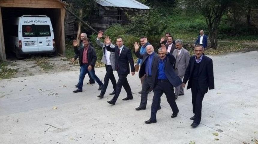 G&uuml;nnar Ve Cora Se&ccedil;im Gezilerini S&uuml;rd&uuml;r&uuml;yor