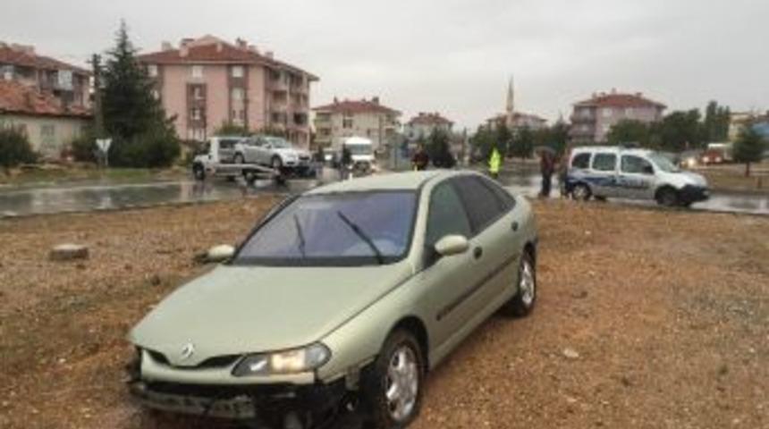 Kulu&rsquo;da İki Otomobil &Ccedil;arpıştı: 1 Yaralı