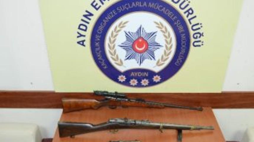 Polisten Ka&ccedil;an Ara&ccedil; Cephanelik Gibi &Ccedil;ıktı