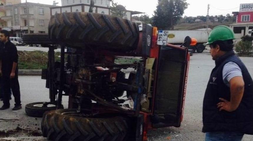 Samsun&rsquo;da Otomobil Trakt&ouml;rle &Ccedil;arpıştı: 4 Yaralı