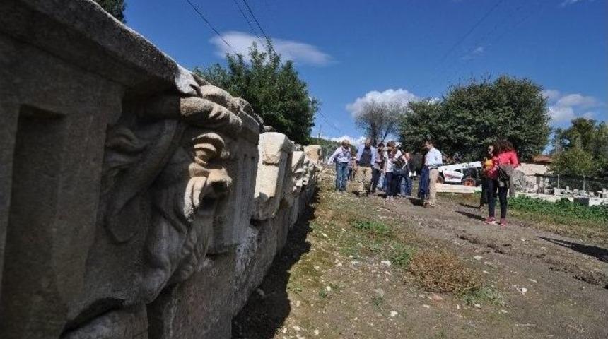 Stratonikeia Bilim İnsanlarına Ağırladı
