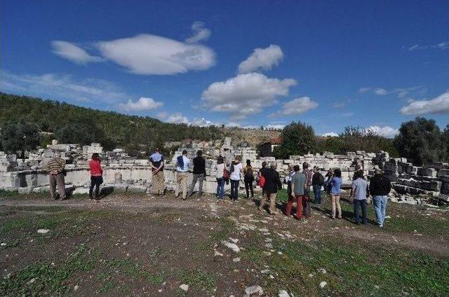 Stratonikeia Bilim İnsanlarına Ağırladı