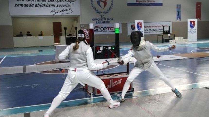 Gen&ccedil;ler Fl&ouml;re A&ccedil;ık Turnuvası Başladı