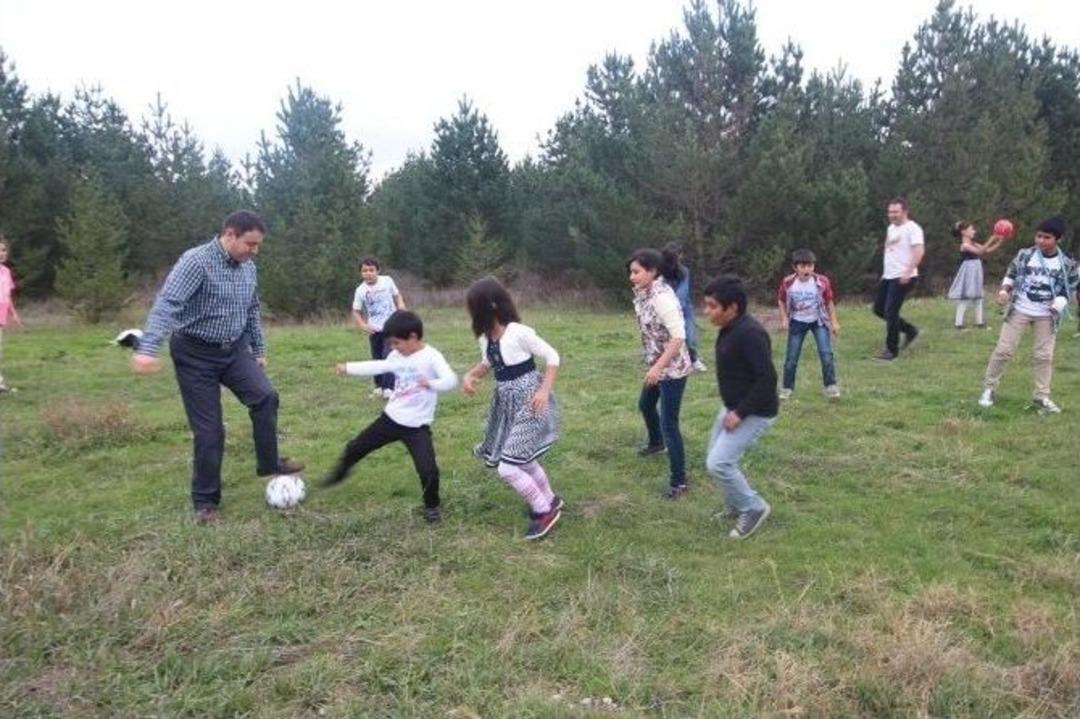 Vali Işın Ve Eşi Sevgi Evlerindeki &Ccedil;ocuklarla Piknik Yaptı