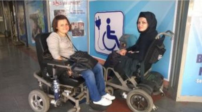 İzmit&rsquo;te Engelli Ara&ccedil;ları Şarjsız Kalmıyor