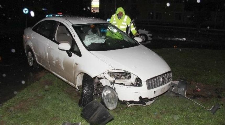 Sağanak Yağış Kazaya Sebep Oldu: 3 Yaralı