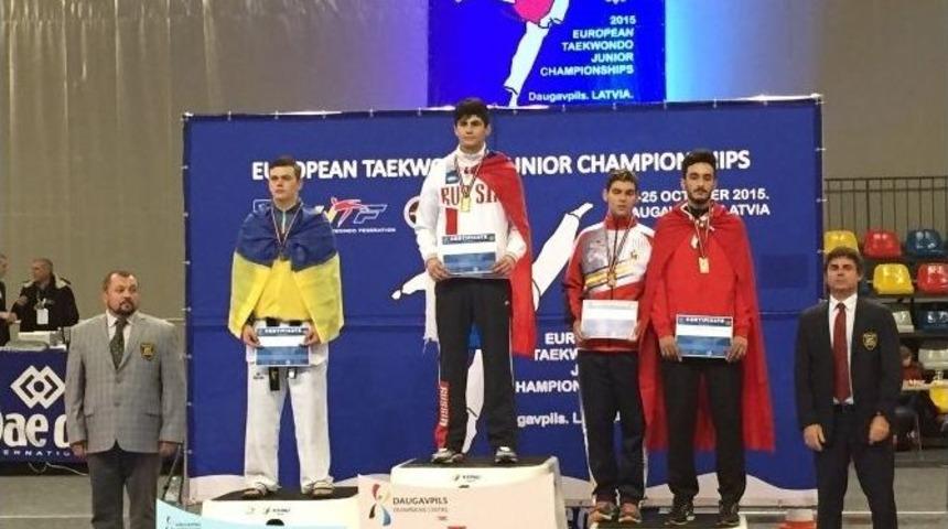 &Ouml;mer Fırat &Ccedil;elik&rsquo;den Bronz Madalya