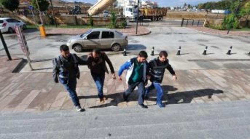 Uşak&rsquo;ta 23 Kilo Esrar Yakalandı