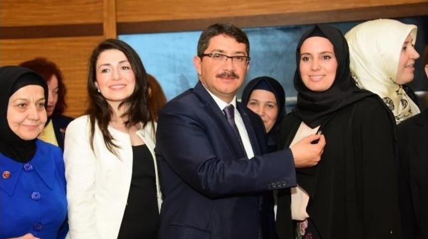 Şehzadeler Kadın Kolları Yeni &Uuml;yelerine Rozetlerini Taktı