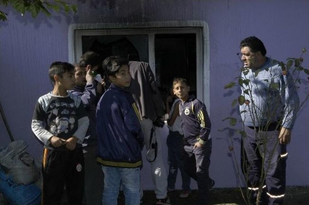 (&ouml;zel Haber) Yanan &Ccedil;ocuğu İtfaiye Kurtardı