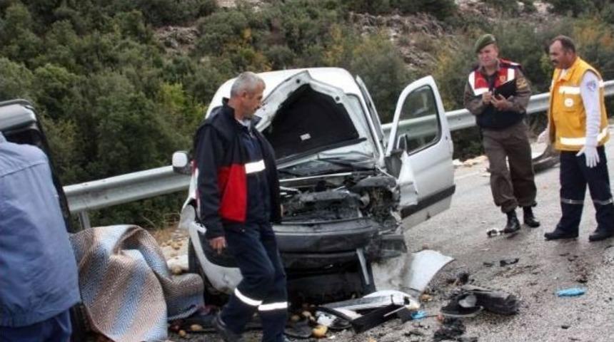 Isparta&rsquo;da Trafik Kazası: 1 &Ouml;l&uuml;, 3 Yaralı
