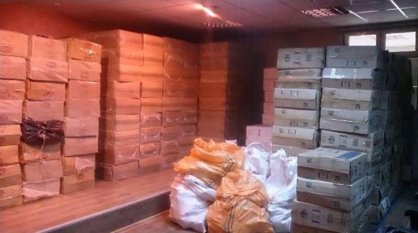 Beton Mikserinin İ&ccedil;ine Gizlenmiş 185 Bin Paket Ka&ccedil;ak Sigara Ele Ge&ccedil;irildi