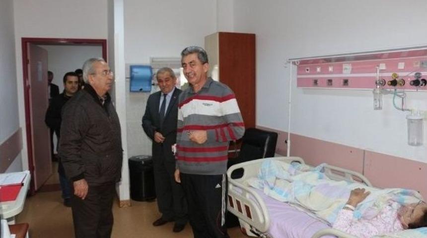 &Ccedil;akan, Hastaları Ziyaret Etti