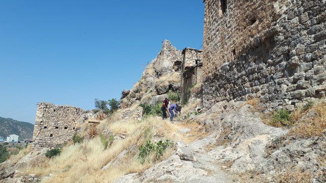 Çukurca'nın tarihi kale evleri turizme kazandırılıyor