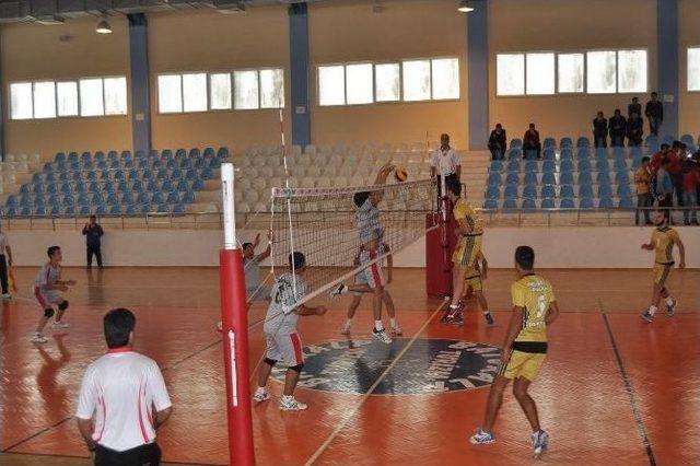 Korkuteli Gençlikspor, İlk Maçında Set Vermedi: 3-0