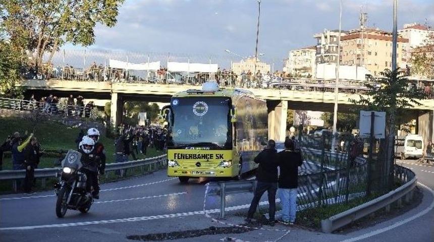 Fenerbah&ccedil;e, Ş&uuml;kr&uuml; Sara&ccedil;oğlu&rsquo;na Geldi