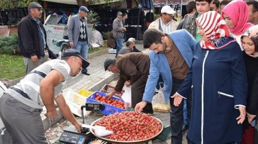 Ak Parti Adayı &Ouml;zkal Şuhut İl&ccedil;esinde Pazar Yerini Gezdi