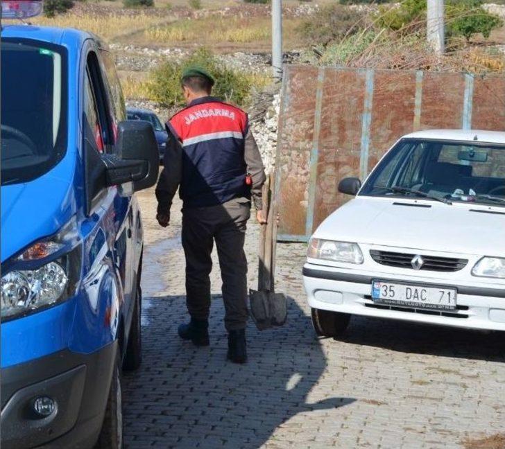 Evinin Altında Kaçak Kazı Yaparken Yakalandı G4