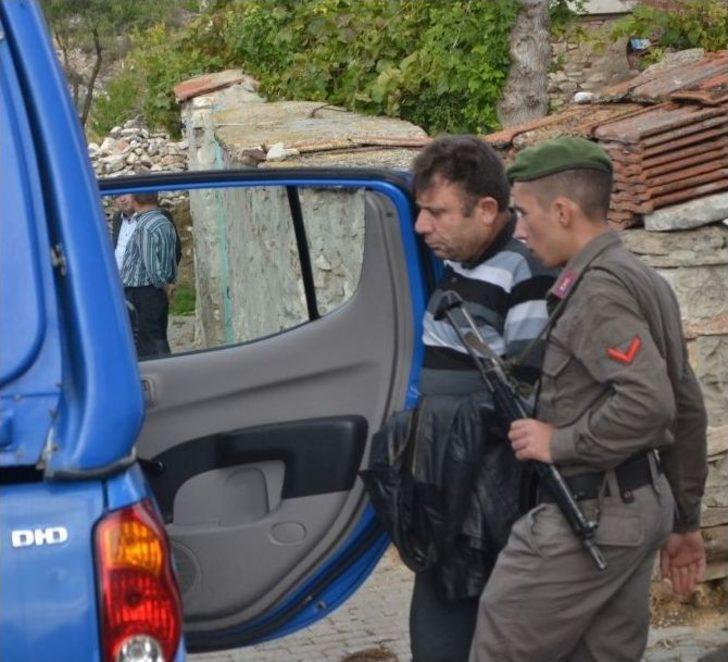 Evinin Altında Kaçak Kazı Yaparken Yakalandı G5