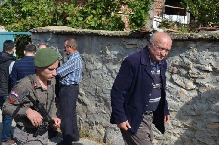 Evinin Altında Kaçak Kazı Yaparken Yakalandı G1