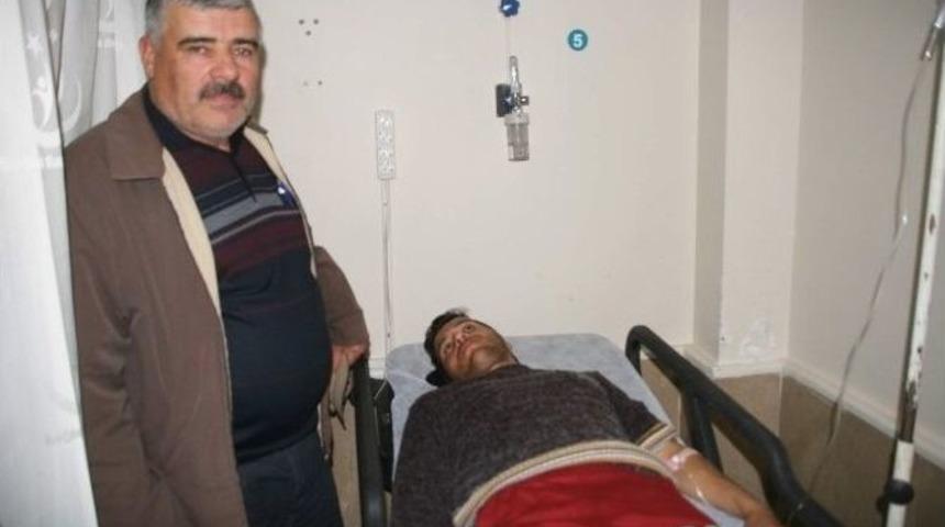 Üzerine Raylı Kapı Düşen Genç Yaralandı