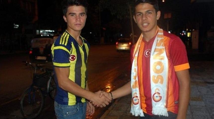 Derbi Maçından Geriye Dostluk Kaldı