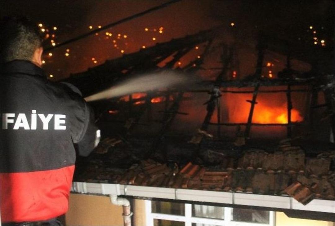 Buzdolabından &Ccedil;ıkan Yangın Evi K&uuml;l Etti: 1 &Ouml;l&uuml;, 1 Yaralı