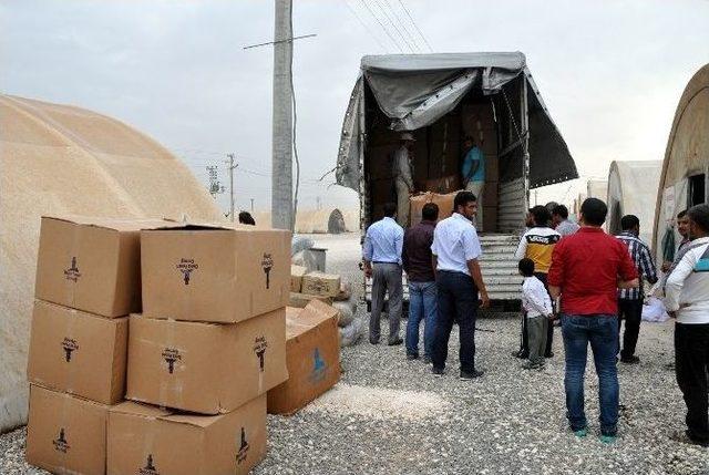 Çadır Kente Bir Tır Dolusu Kışlık Giyim Gönderildi