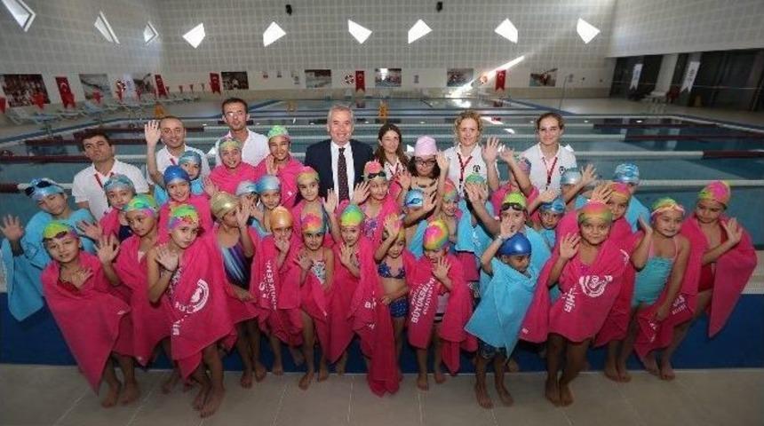 Denizli&rsquo;de 12 Bin Kişi Y&uuml;zme Kursuna Katıldı