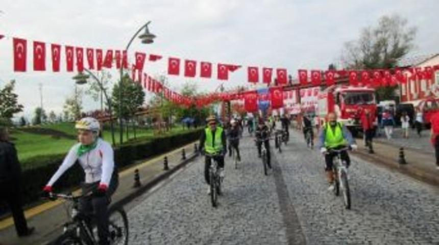 İzmit&rsquo;te Pedallar, Cumhuriyet İ&ccedil;in &Ccedil;evrildi