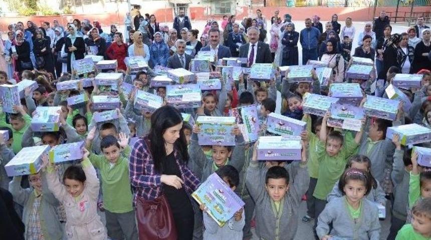 Gemlik Belediyesi&rsquo;nden &Ouml;ğrencilere Eğitim Seti