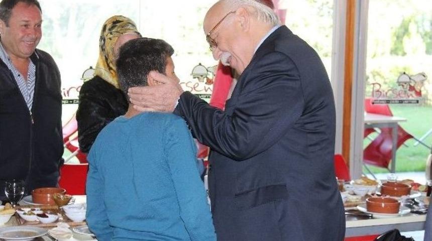 Bakan Avcı, Engellilerle Buluştu