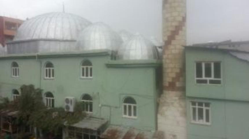 M&uuml;ezzin De Akıllı Telefon Mağduru Oldu