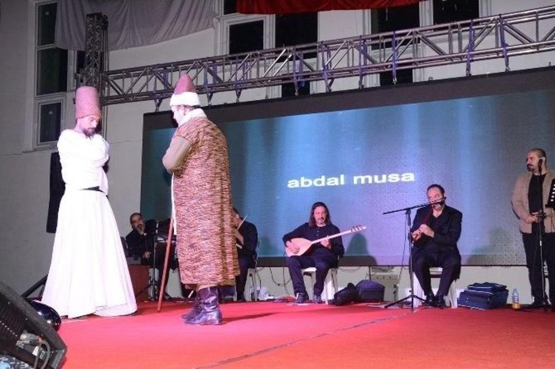 Dinar&rsquo;da "92. Yılında Y&uuml;kselen Cumhuriyet &Ouml;zel G&ouml;sterisi" Etkinliği