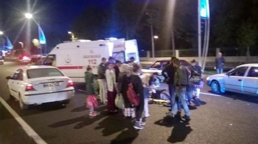 Karşıdan Karşıya Ge&ccedil;mek İsterken Otomobil &Ccedil;arptı