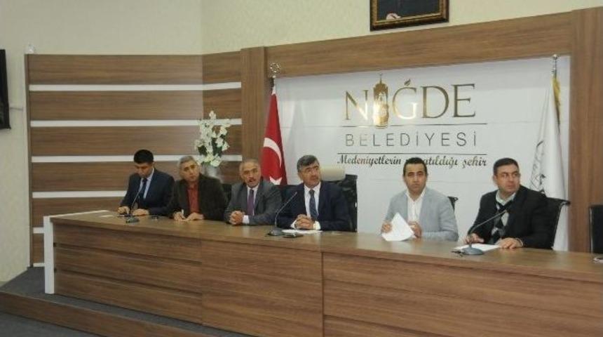 Başkan Akdoğan Toplum Yararına &Ccedil;alışacak İş&ccedil;ilerle Toplantı Yaptı