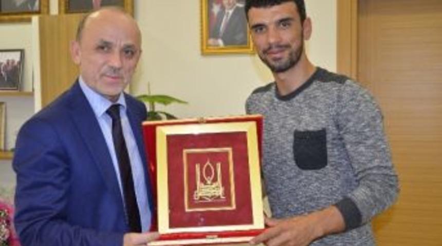 Kenan Sofuoğlu Erenler Belediye Başkanı &Ouml;zt&uuml;rk&rsquo;&uuml; Ziyaret Etti