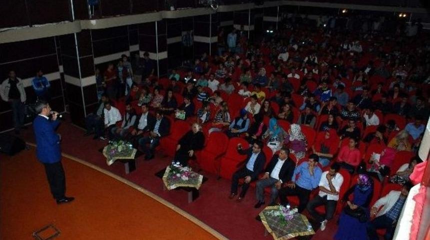 Gen&ccedil;lerden Ahmet Aydın&rsquo;a Sevgi Seli