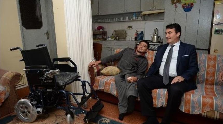 D&uuml;ndar&rsquo;dan Engelli Gence Yardım Eli