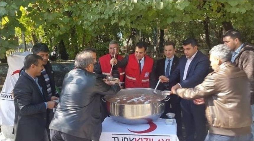 Kızılay&rsquo;dan 600 Vatandaşa Aşure Dağıtıldı