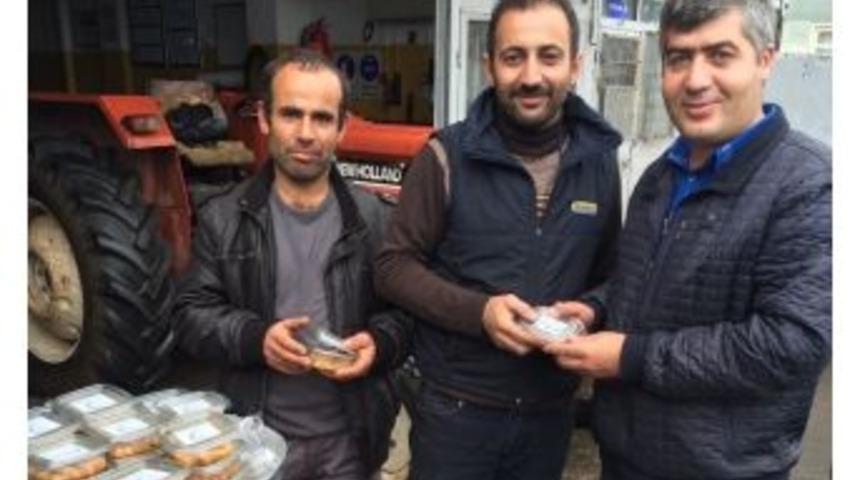 Ptso, Esnafa Ve Vatandaşa Aşure Dağıttı